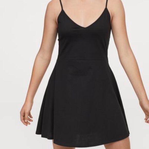 H&M Dresses & Skirts - Basic black v-neck dress